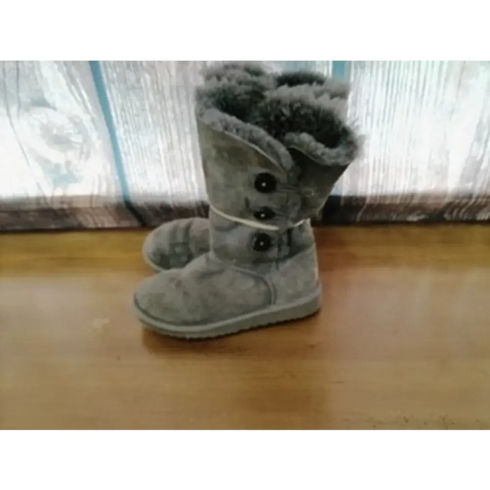 UGG Bailey Button II Kids Gray Mid-Calf Winter Snow Boots Triple‎ Button 3Y